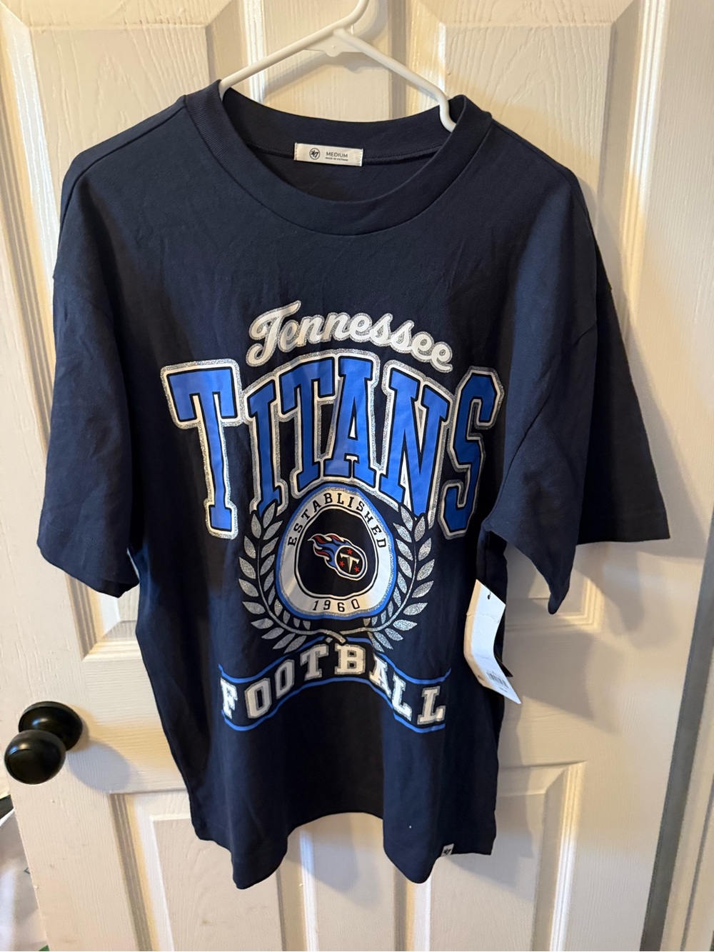 NWT 47 brand Tennessee Titans Navy Short Sleeve Graphic T, glitter, MED (255)